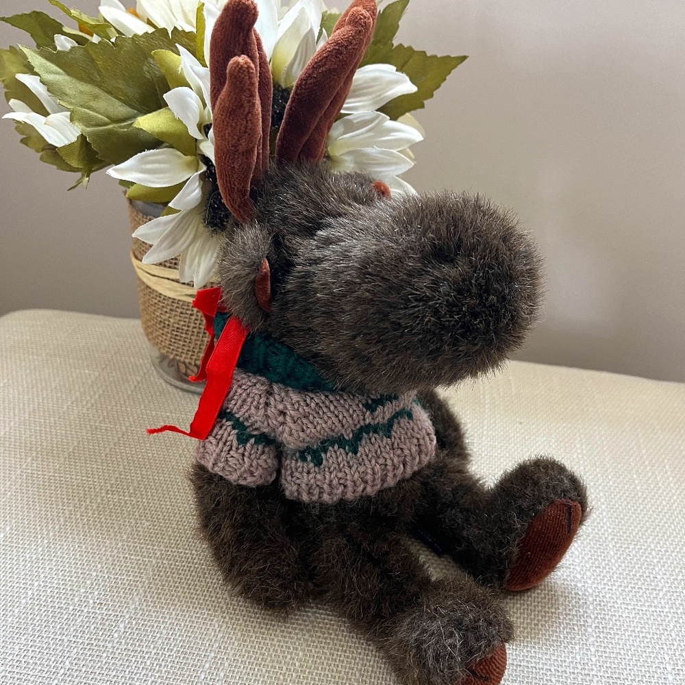 The Boyds Collection ~ Moose with sweater ~ 1985- 1993